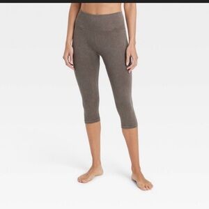 New JoyLab High Rise Capri Leggings size Small